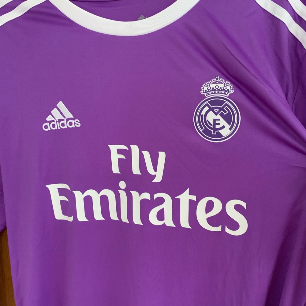 Real Madrid 16/17 Jerseys - Picture 7 of 11